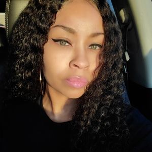 Meet your Posher, Deandra